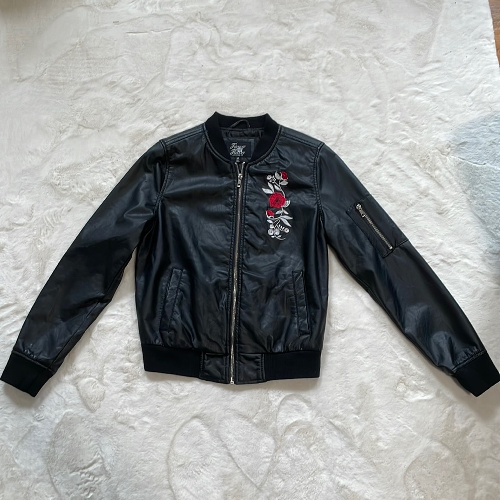 🎉 Faux leather embroidered floral moto jacket M